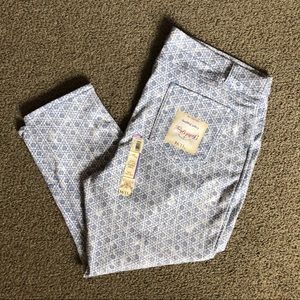 Faded Glory Capri Stretch Snowflake Jeggings NWT